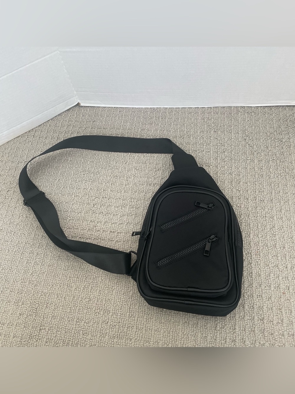 Women’s black shoulder sling bag